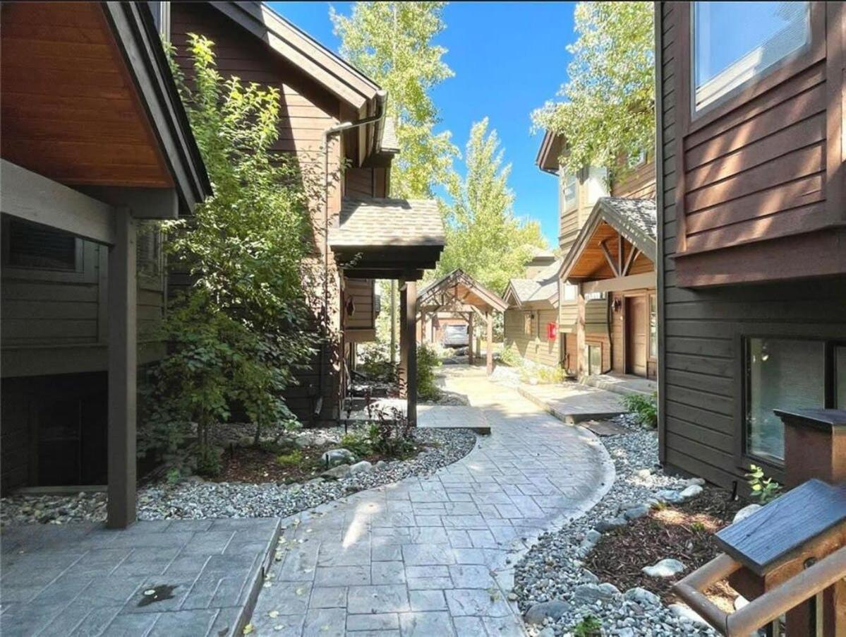 Luxury Modern Townhome Steps To Ski Lifts And Downtown With Nature At Your Patio Брекенрідж Екстер'єр фото